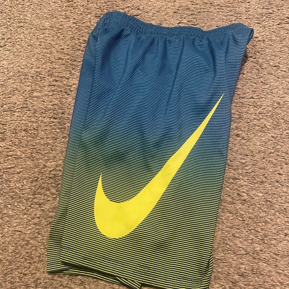 Boys Nike swim trunks - Picture 6 of 11